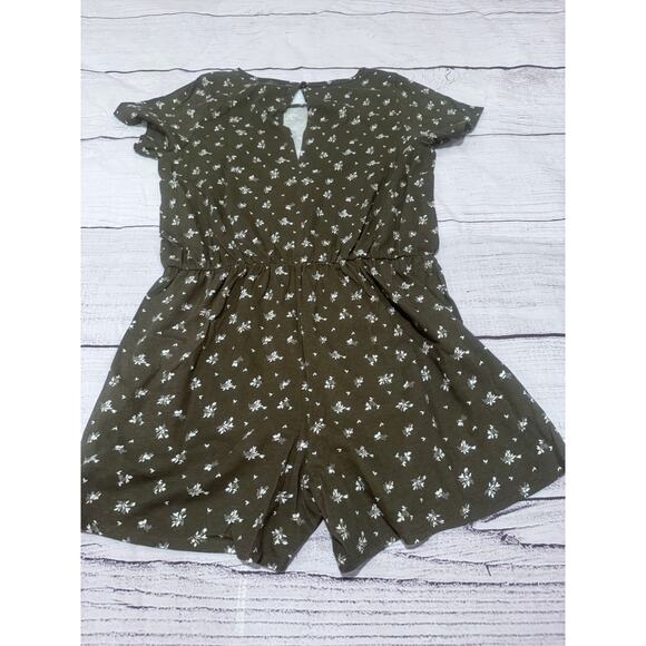 Melrose and Market Short Sleeve Romper - Picture 3 of 5